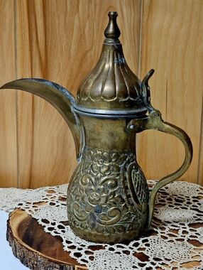 Vintage Dallah Coffee Pot Carafe Middle Eastern Brass Dogwood Flowers *READ DSC*
